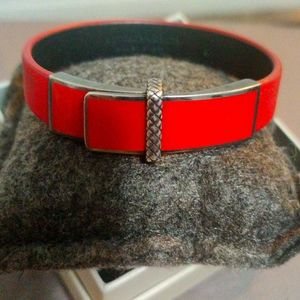 Bottega Veneta 100% authentic Enamel Leather red signiture monochrome bracelet.
